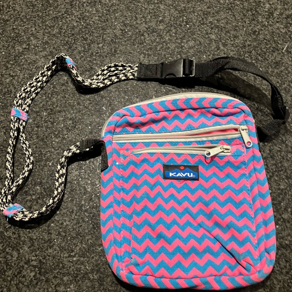 KAVU Chevron Crossbody Bag in Pink and Blue